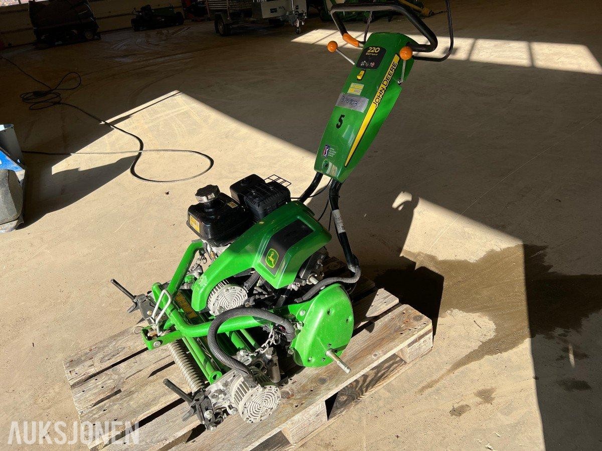 2017 John Deere 220 E-Cut Hybrid Green Klipper